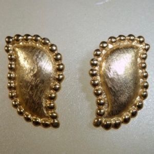 Sauteur Renoir Vintage Golden ClipOn Earrings
